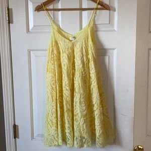 Umgee yellow lace dress . Size small.